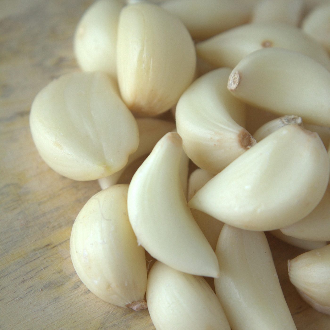 Fresh peeled garlic cloves — Sankalp Organic Agro