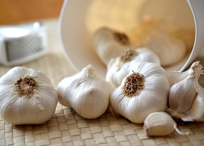 Trusted sourcing — whole garlic bulbs